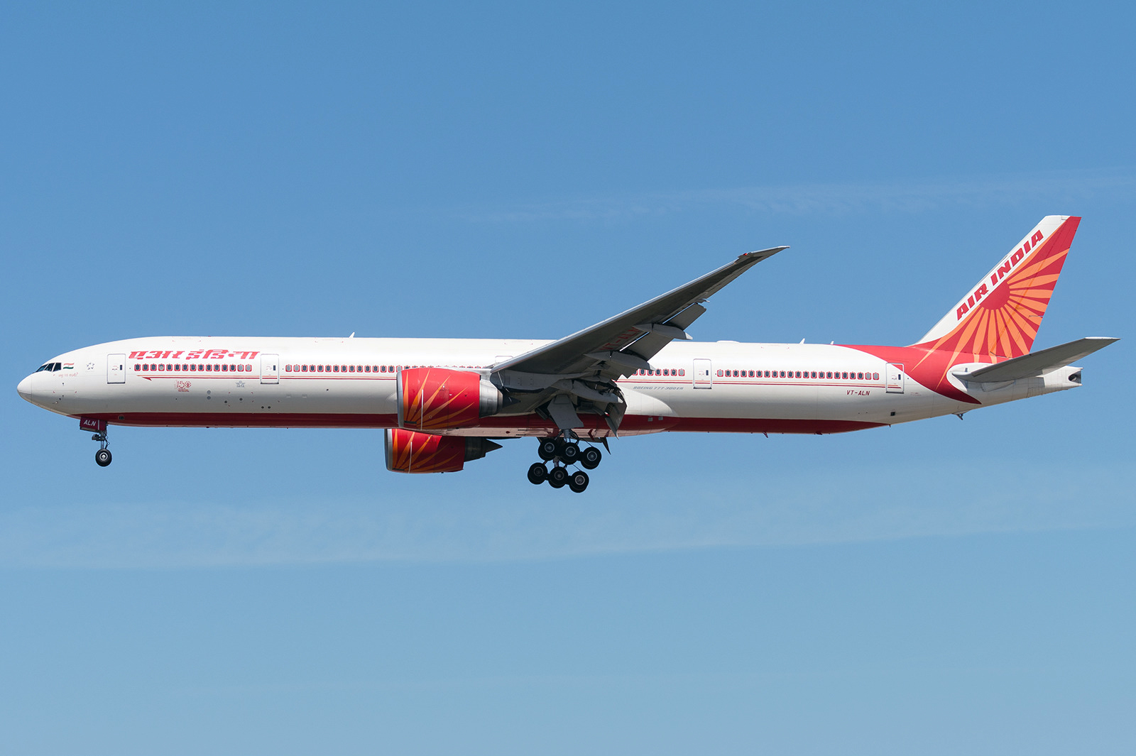 Boeing 777-300 Air India. Photos and description of the plane
