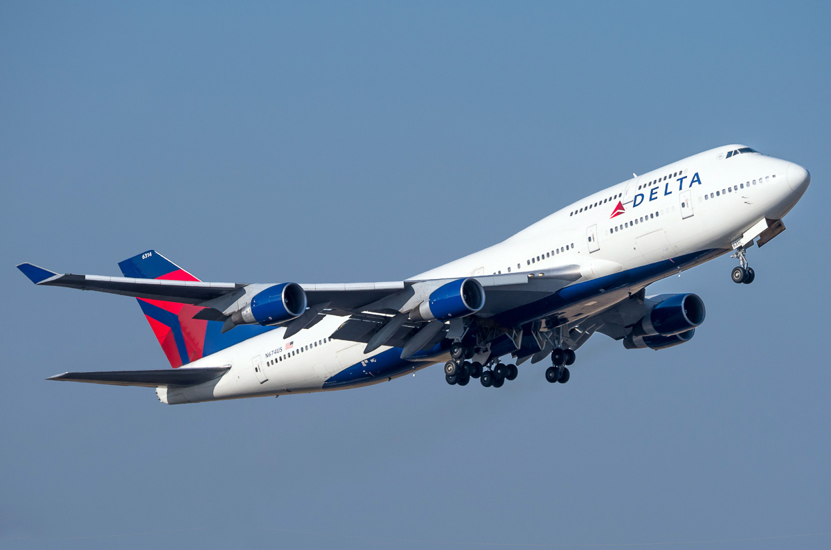 Boeing 747400 Delta Airlines. Photos and description of the plane