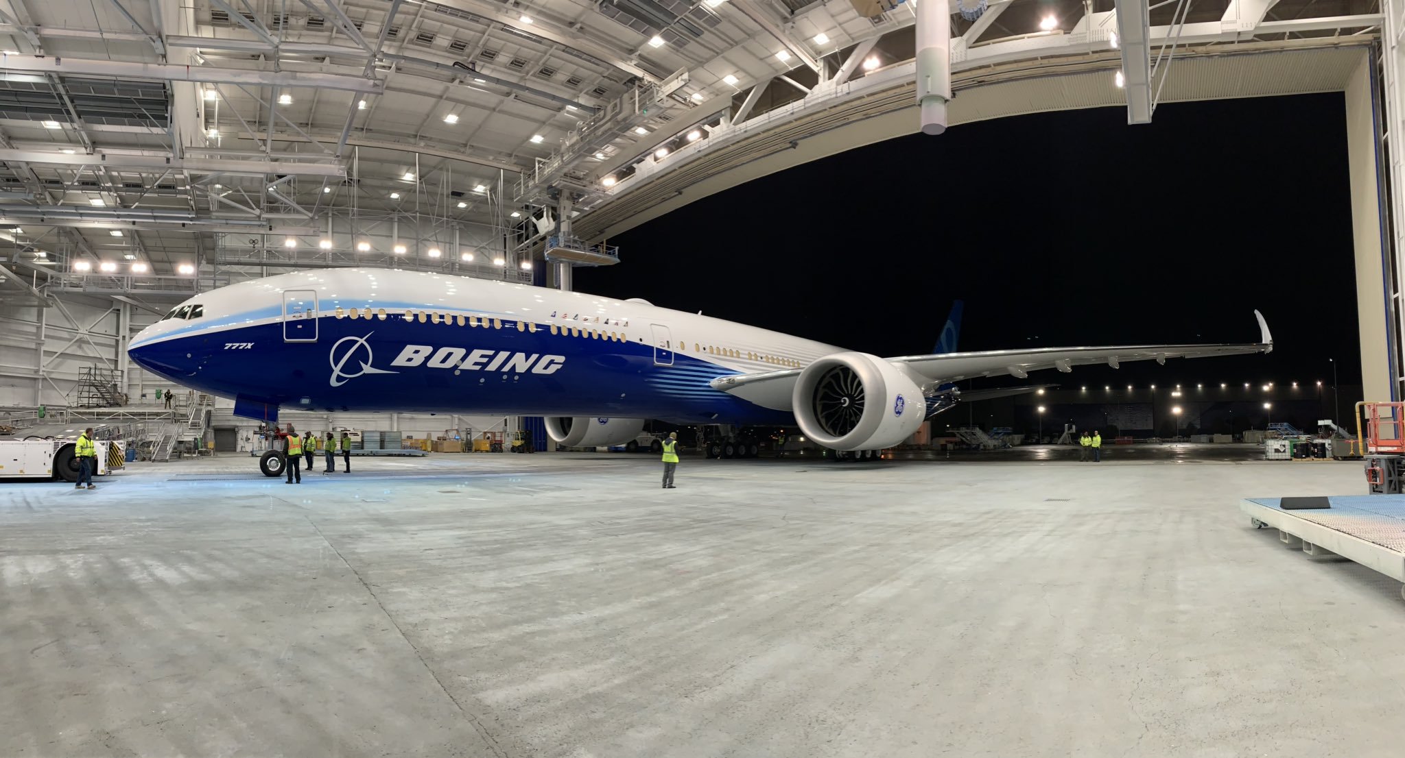 first-flight-of-the-boeing-777x-was-postponed-to-2020