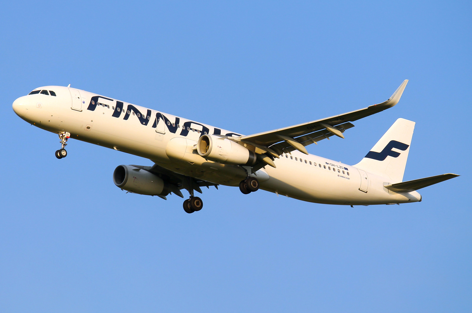 Details about   J FOX JFA321016-1/200 AIRBUS A321-200 FINNAIR REG OH-LZF WITH STAND 