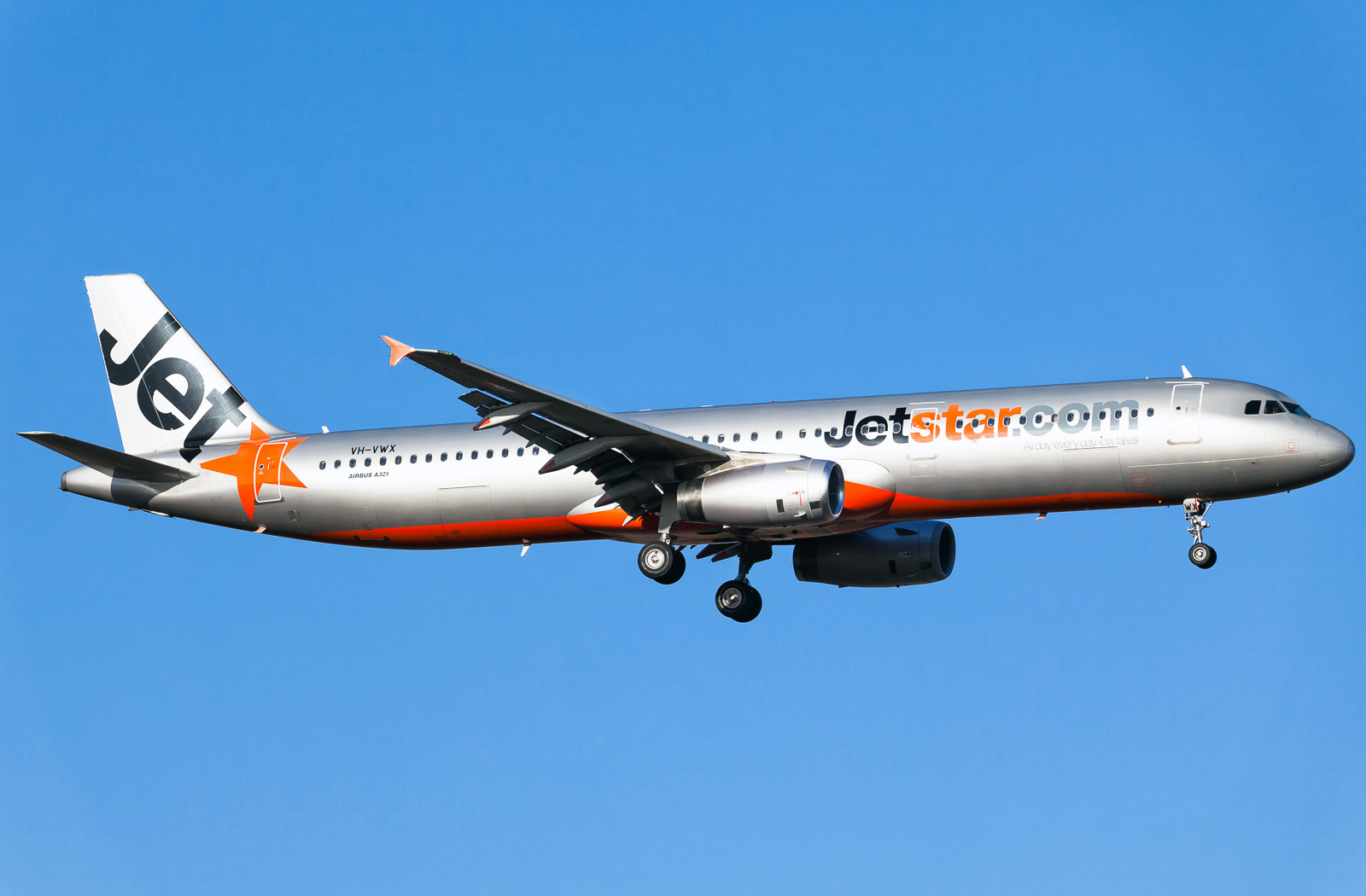 Airbus A321-200 Jetstar. Photos and description of the plane