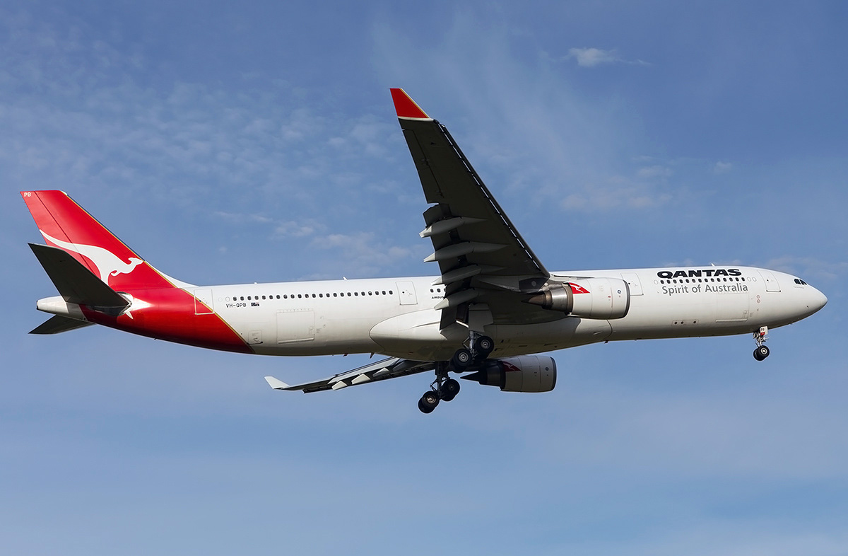 Airbus A330 300 Qantas Airways Photos And Description Of