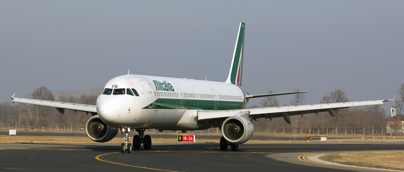 Airbus A321-100 Alitalia. Photos and description of the plane