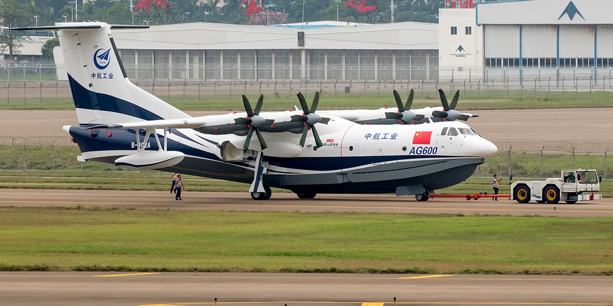 The biggest amphibian airplane in the world begins first water tests