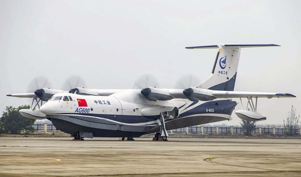 Chinese airplane AG600 has successfully passed taxiing-out tests on the water on high speeds