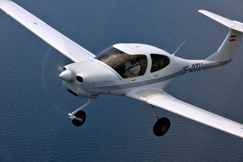 Austrians have tested two-engine hybrid airplane. Part 1
