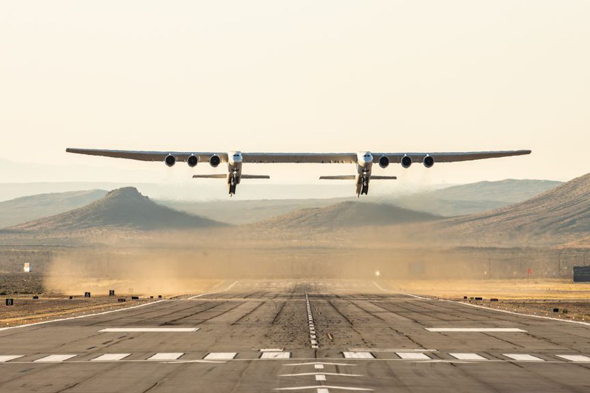 Giant launching aircraft Stratolaunch got second life