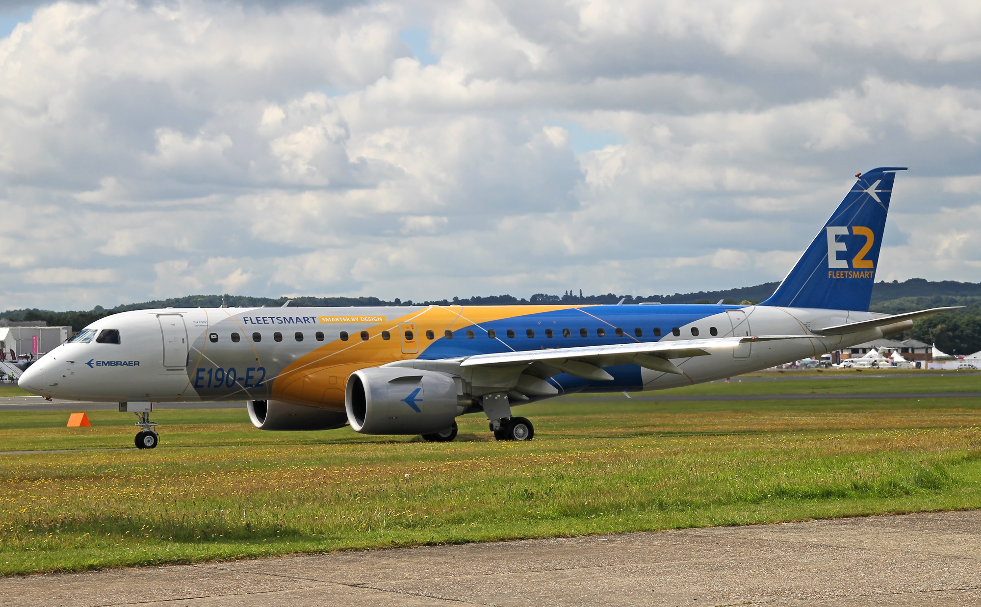 Самолет embraer 190 фото