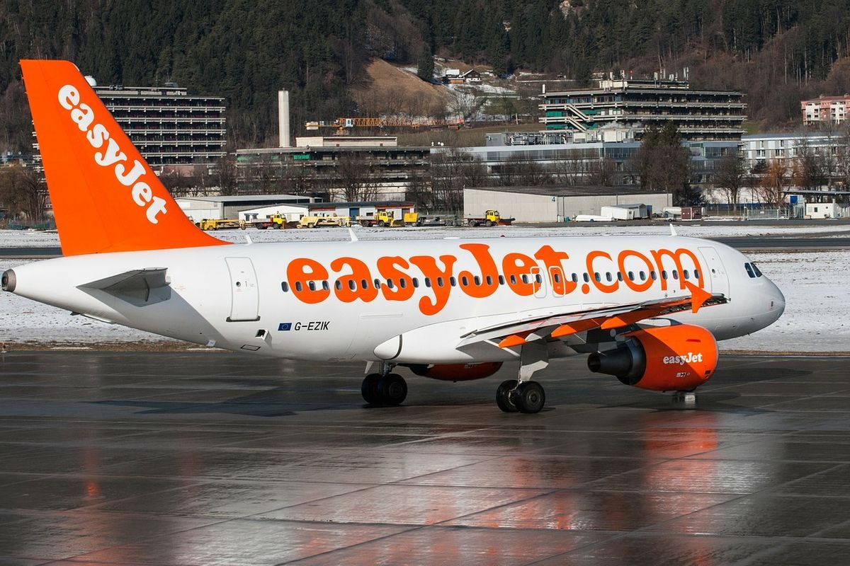 In Gatwick airport police retained airplane on the takeoff strip