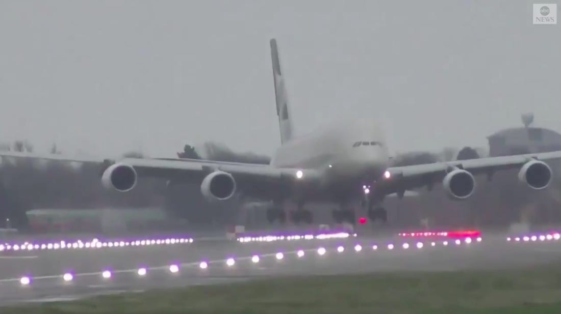 The biggest passenger airplane in the world that was landing in Heathrow airport during storm has “like hanged” above the landing strip