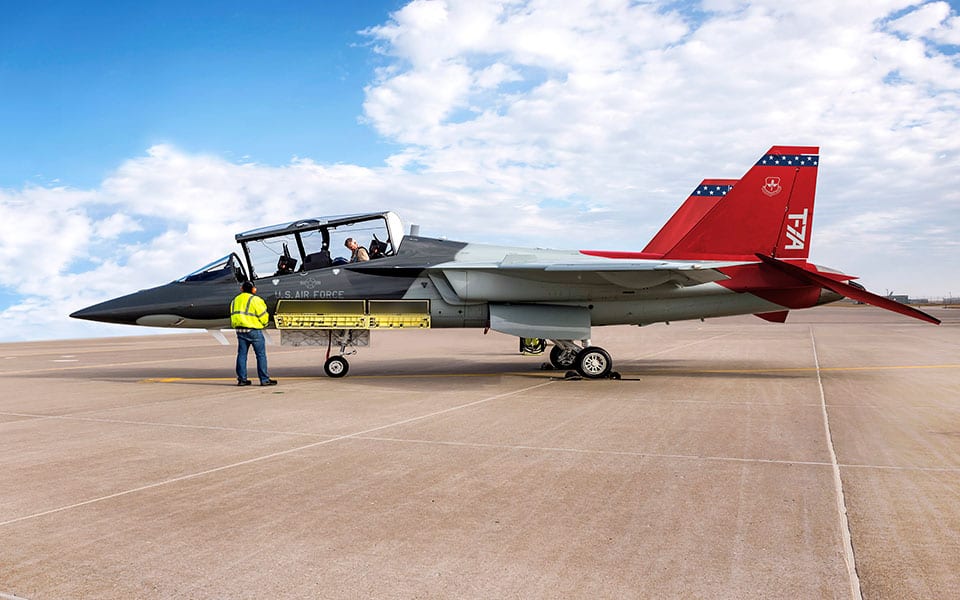 Boeing tested trainer with engine start in the air