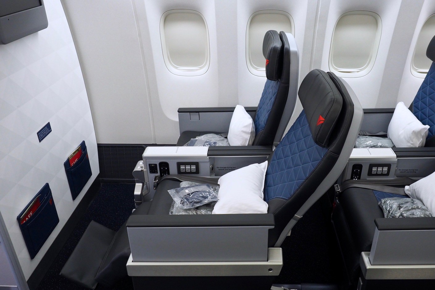 A man missed flights and reconstructed airplane cabin at home. He even bought passengers seats!