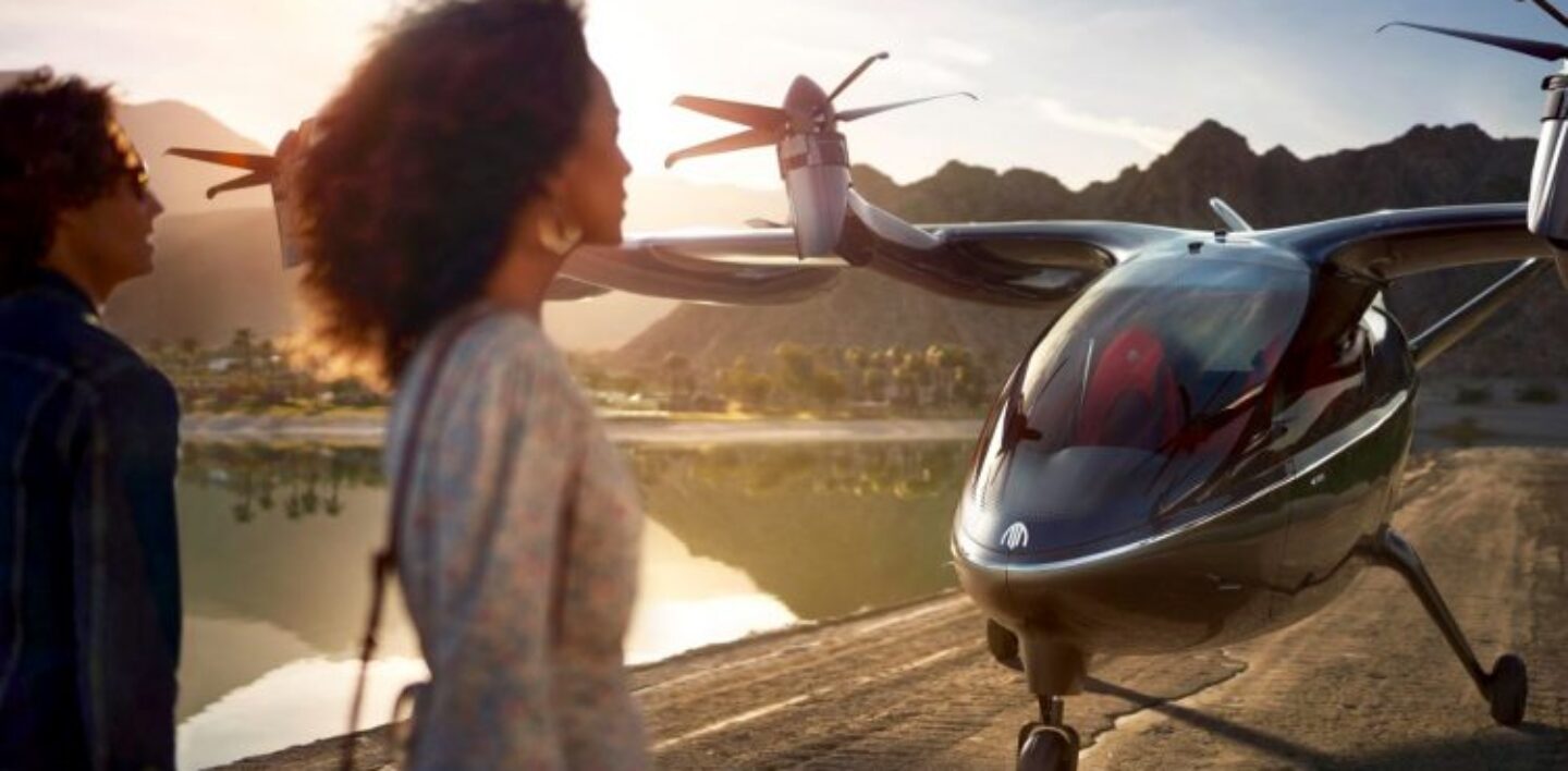 American airline company United Airlines ordered 200 compact electric airplanes Archer