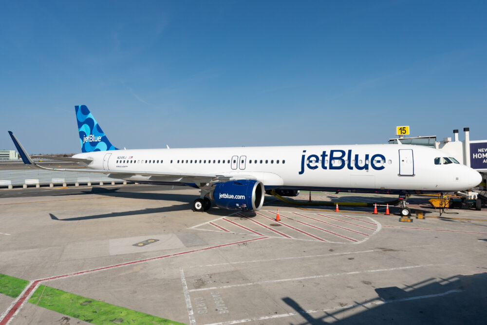 Airline company JetBlue received first airplane Airbus A321LR that allows company to open transatlantic route in the history. Part 1