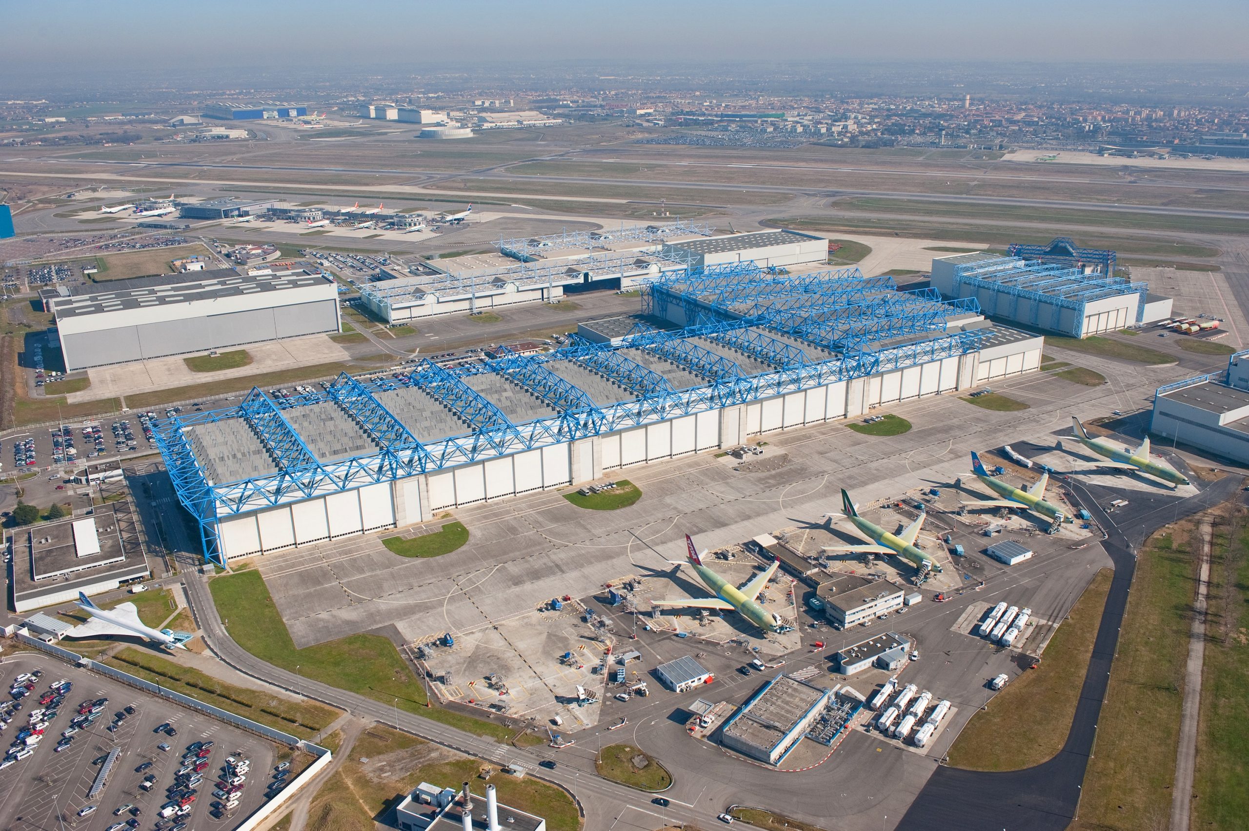 Airbus resumes work on modernization of the final assembly line of the airplanes of A320 family in Toulouse