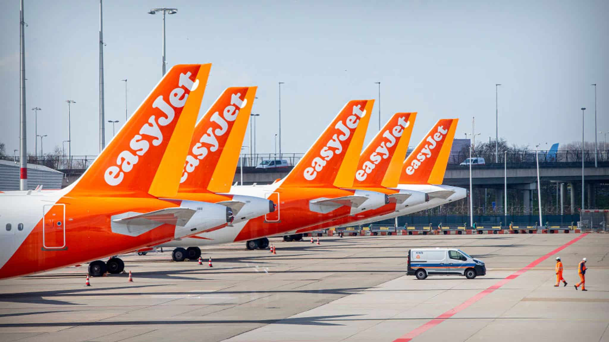 EasyJet will dress flight attendants and pilots in the uniform made of plastic bottles