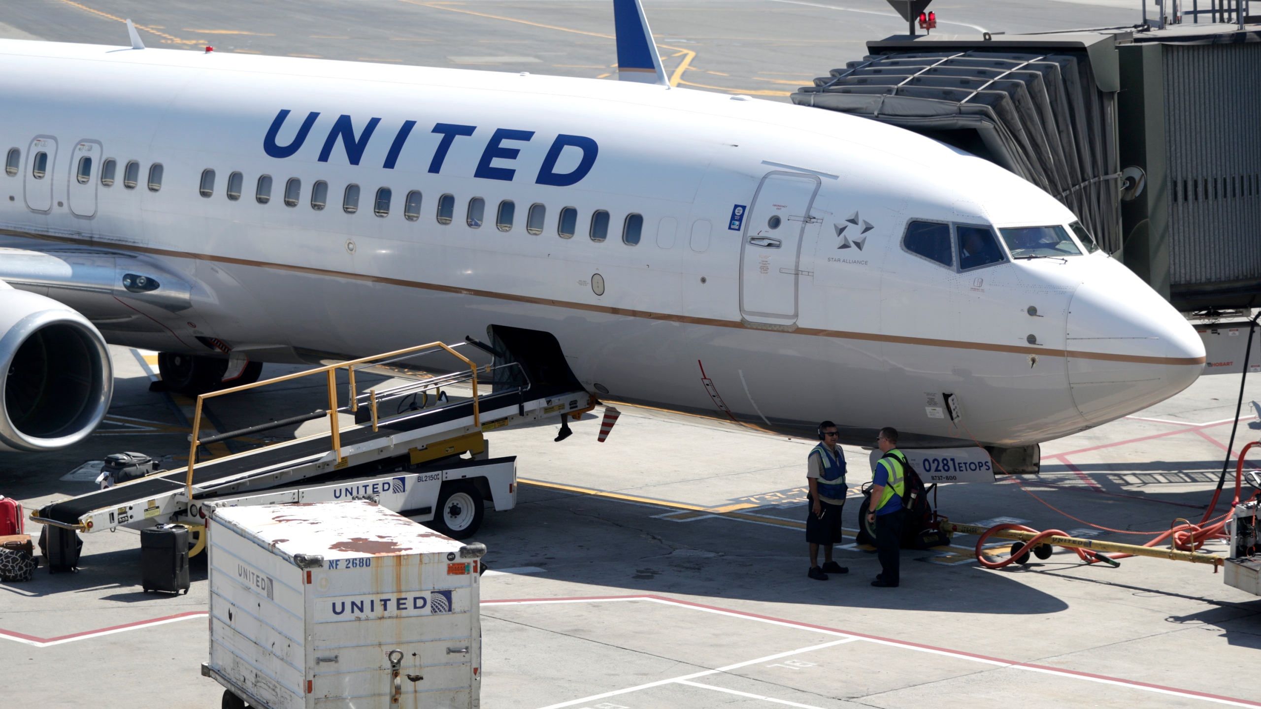 United Airlines is first airline company that introduces mandatory vaccination of the employees