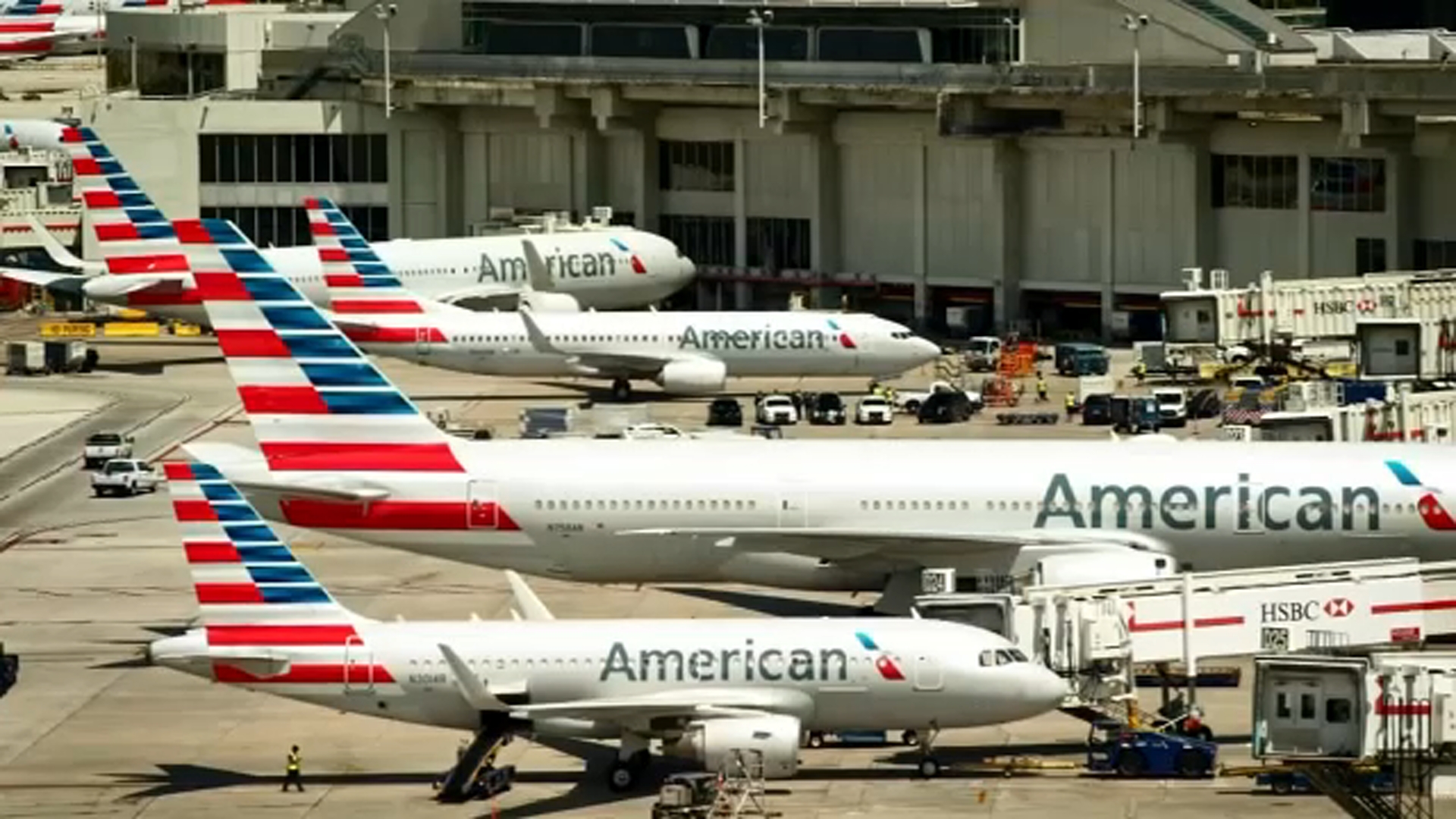 More than 1.6 thousand flights of American Airlines have been cancelled due to bad weather and lack of personnel
