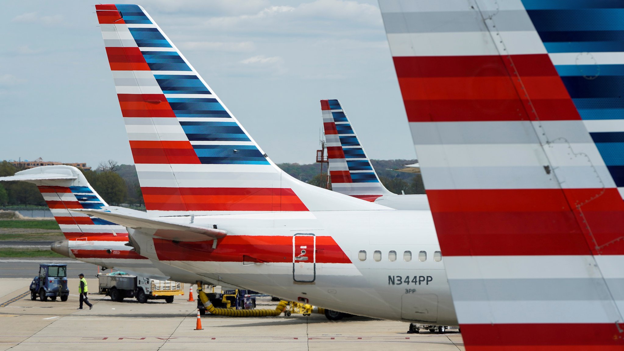 American Airlines will reduce number of international flights due to delays in deliveries of Boeing airplanes