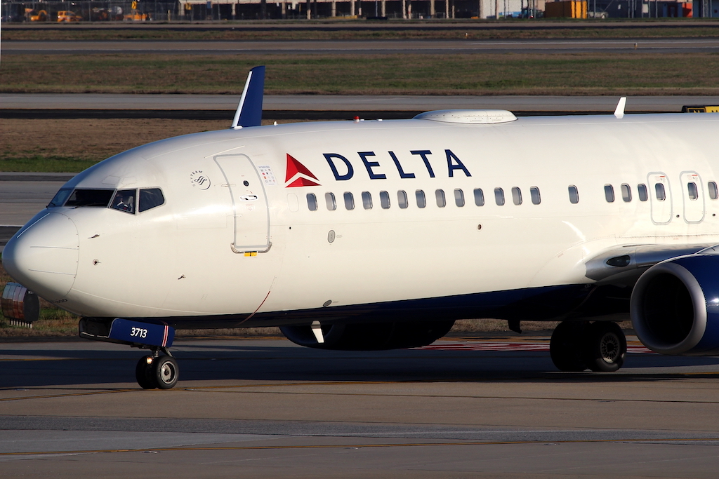 Delta will acquire 100 units of Boeing 737 MAX 10, United Airlines reduced quarter forecast due to “omicron” outbreak