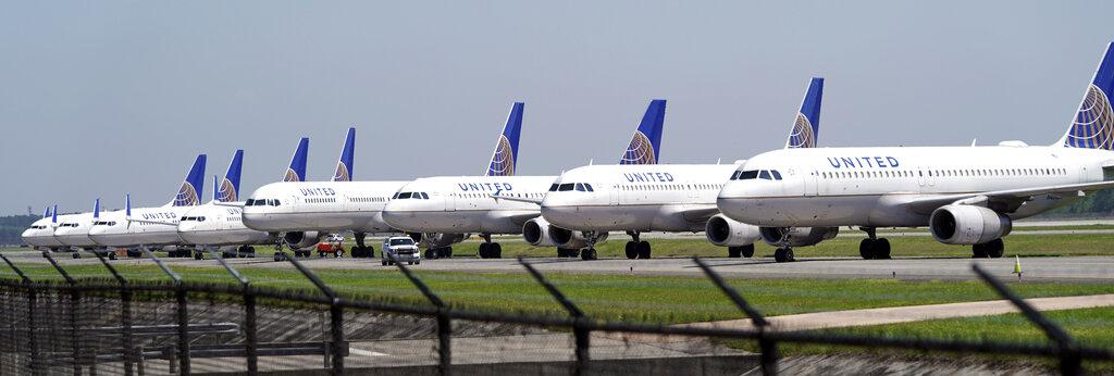 US airline companies faced deficit of new airplanes Boeing and Airbus